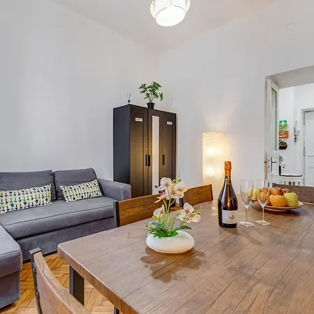 Clodio Luxury Apartman *